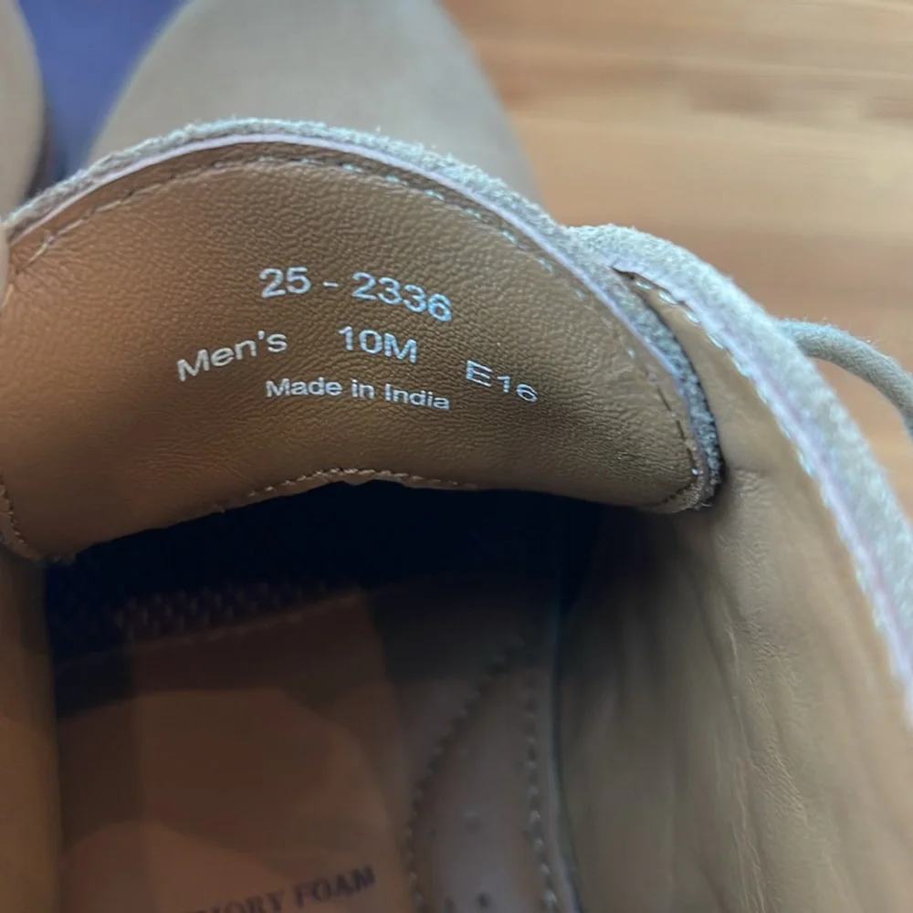 Johnston & Murphy Tan Suede Chukka Boots